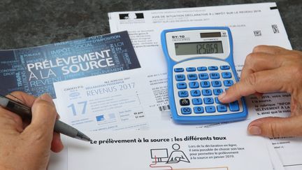 Un formulaire d'impôt sur le revenu et de prélèvement à la source, le 13 septembre 2018, en Alsace. (Photo d'illustration)
 (MAXPPP)