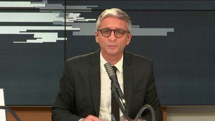 Jean-François Achilli présente les informés de franceinfo. (FRANCEINFO / RADIOFRANCE)