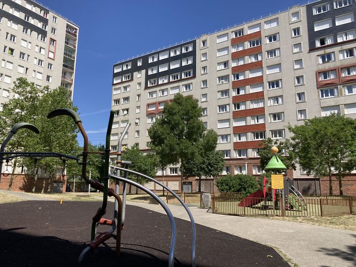 Le quartier du Bois-de-l'Etang, à La Verrière (Yvelines), le 18 juillet 2023. (ZOE AUCAIGNE / FRANCEINFO)