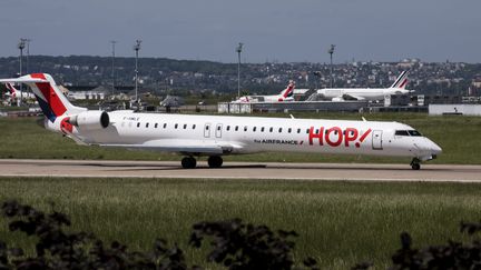 Un avion de la compagnie Hop, filiale d'Air France (photo d'illustration). (VINCENT ISORE / MAXPPP)