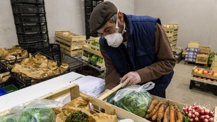 Durant le confinement, il faut continuer à consommer des fruits et légumes rappelle la nutritionniste&nbsp;Laurence Plumey.&nbsp; (THIERRY ZOCCOLAN / AFP)