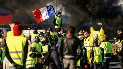 Des "gilets jaunes" à Caen (Calvados), le 18 novembre 2018. (CHARLY TRIBALLEAU / AFP)