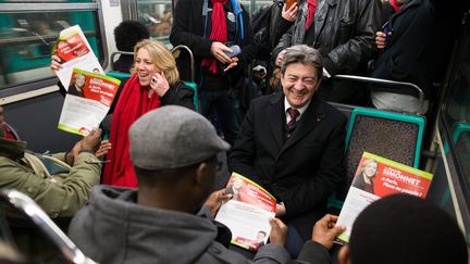 Danielle Simonnet (à gauche) et Jean-Luc Mélenchon dans le métro, le 21 mars 2014 à Paris. (MAXPPP)