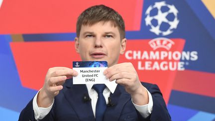 Le nom de Manchester United, sorti par Andrey Arshavin, a été la source d'une énorme erreur lors du tirage au sort des huitièmes de finale de la Ligue des champions, lundi 13 décembre 2021. (RICHARD JUILLIART / AFP)