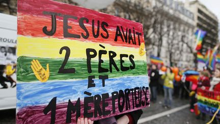 #LES SLOGANSC'est principalement &agrave; coup de slogans que les pro et les anti se sont affront&eacute;s lors de manifestations plus ou mois organis&eacute;es. (KENZO TRIBOUILLARD / AFP)