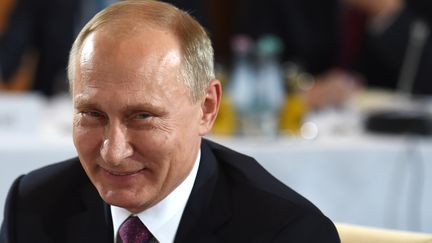 Le président russe, Vladimir Poutine, lors d'une réunion avec Angela Merkel à Berlin (Allemagne), le 19 octobre 2016. (STEPHANE DE SAKUTIN / AFP)