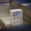 Une boîte d'amoxicilline, l'antibiotique le plus courant, dans une pharmacie de Briançon (Hautes-Alpes), le 20 octobre 2023. (THIBAUT DURAND / HANS LUCAS / AFP)