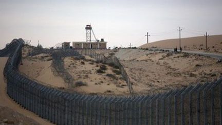 La frontière entre Israël et l'Egypte dans le Sinaï, vue du côté israélien, près du village de Nitzanei le 20-8-2013. (AFP - Menahem Kahana)