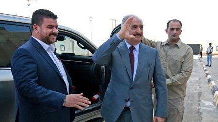 Khalifa Haftar, à Benghazi, en Libye, le 16 novembre 2021. (ABDULLAH DOMA / AFP)