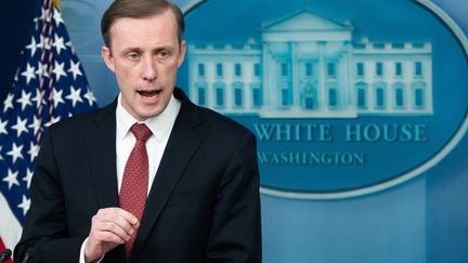 Le conseiller pour la sécurité nationale de Joe Biden, Jake Sullivan, s'exprime face à la presse, le 11 février 2022, à la Maison Blanche, à Washington DC. (SAUL LOEB / AFP)