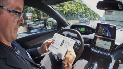 Un véhicule autonome de PSA en conditions de conduite réelles, en juin 2017. (PATRICE SAUCOURT / MAXPPP)