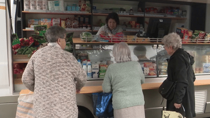 Charente : une épicerie ambulante qui va jusque chez les retraités (France 2)