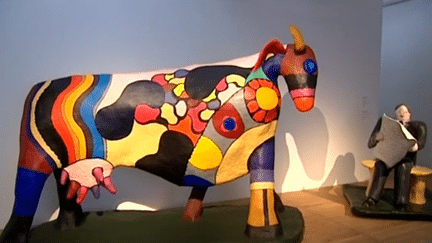 La vache de Niki de Saint-Phalle au Centre Pompidou Mobile
 (France3/culturebox)