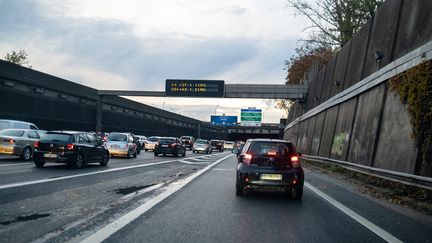 Une autoroute près de Créteil (Val-de-Marne), le 30 octobre 2021.&nbsp; (ALINE MORCILLO / HANS LUCAS / AFP)