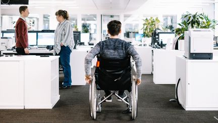 L'accessibilité des lieux, des salles de spectacles ou des transports, bien souvent un parcours du combattant pour les personnes handicapées (ROBERT SCHLESINGER / PICTURE ALLIANCE / AFP)