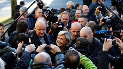 Marine Le Pen, la présidente du Front national, en visite dans le village d'Ecouis (Eure), le 6 janvier 2017. (CHARLY TRIBALLEAU / AFP)