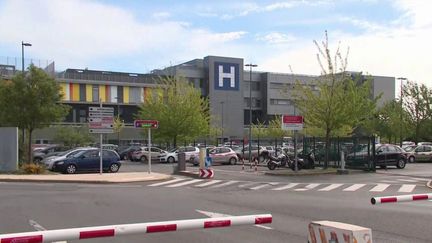 Cyberattaques :&nbsp;l’hôpital de Corbeil-Essonnes piraté par des hackers (France 3)