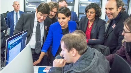  (Xavier Niel présente L'Ecole 42 à  Myriam El Khomri, ministre du Travail, Patrick Kanner Ministre de la Jeunesse et Najat Vallaud Belkacem Ministre de l' Education, le 3 février 2016 © IP3 PRESS/MAXPPP)