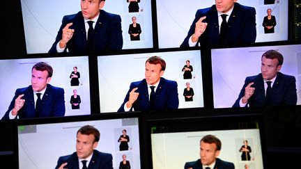 Lors de l'interview télévisée d'Emmanuel Macron, le 14 octobre 2020 (photo d'illustration). (CHRISTOPHE ARCHAMBAULT / AFP)