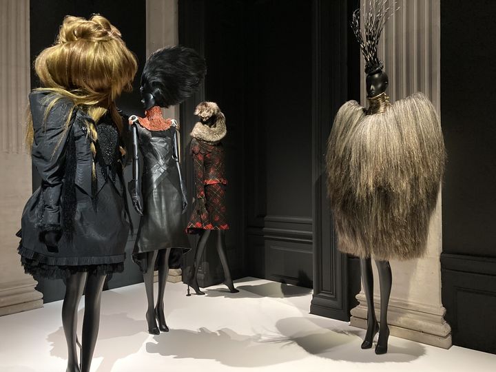 Exposition "1997 Fashion Big Bang" au Palais Galliera à Paris : collection "Eclect Dissect" de Givenchy par Alexander McQueenn, en juillet 1997 (CORINNE JEAMMET)