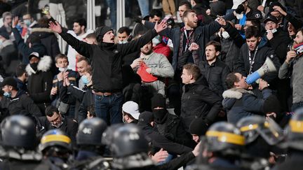 A cause des débordements à la mi-temps, le match du Paris FC&nbsp;face à l'Olympique Lyonnais du 17 décembre 2021 a été définitivement interrompu. (JULIEN MATTIA / LE PICTORIUM / MAXPPP)