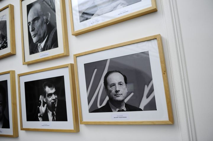 Les photos des premiers secrétaires, rue de solférino en avril 2011. (CHRISTOPHE MORIN  / MAXPPP)