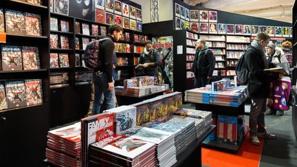 Des visiteurs au fesival de BD d'Angoul&ecirc;me (Charente), vendredi 30 janvier 2015. (PIERRE DUFFOUR / AFP)