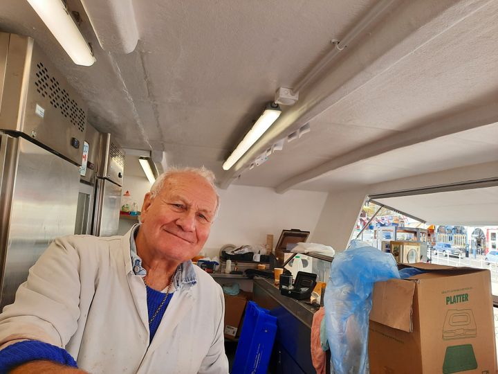 Michael, a fishmonger in the port of Ramsgate, England.  (RICHARD PLACE / RADIO FRANCE)