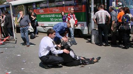 L'une des explosions a eu lieu pr&egrave;s de cet arr&ecirc;t de tramway &agrave;&nbsp;Dnipropetrovsk, dans l'est de l'Ukraine, le 27 avril 2012. (MOST-DNEPR / AFP)