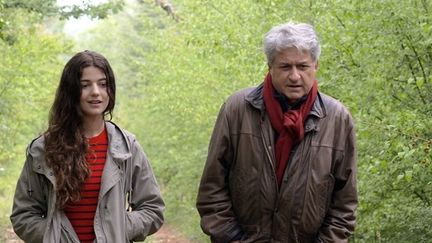 Esther Garrel et Didier Bezace dans les rôles du réalisateur Louis Malle et de sa fille
