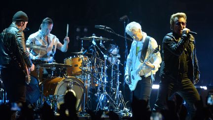 U2 lors de son concert à Londres en octobre 2015.
 (FCL/ZOB/WENN.COM/SIPA)