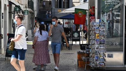 Dans le quartier de&nbsp;Baixa-Chiado, à Lisbonne (Portugal), le 3 août 2021. (JORGE MANTILLA / NURPHOTO / AFP)