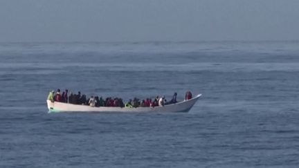 Eurozapping : 86 migrants secourus au large des Canaries