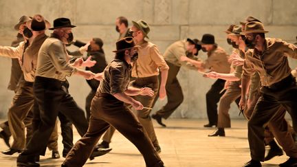 La scène des lutte des familles Montaigu et Capulet dans "Roméo et Juliette" de Gounod à l'Opéra Comique. Photo de répétition. (STEFAN BRION OPERA COMIQUE)