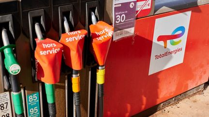 Une station-service&nbsp;TotalEnergies à Montaigu-Vendée&nbsp;(Vendée), le 16 octobre 2022.
 (MATHIEU THOMASSET / HANS LUCAS / AFP)