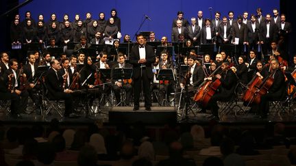 Pejman Memarzadeh à la tête de l'Orchestre symphonique de Téhéran le 19 avril à la Salle Vahdat.
 (ATTA KENARE / AFP)