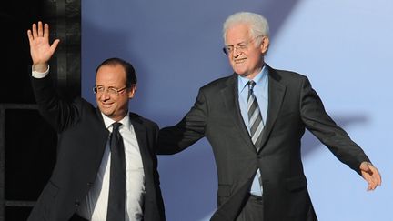 Fran&ccedil;ois Hollande, alors candidat &agrave; l'&eacute;lection pr&eacute;sidentielle, au c&ocirc;t&eacute; de l'ex-Premier ministre Lionel Jospin, le 3 mai 2012 &agrave; Toulouse (Haute-Garonne). (PASCAL PAVANI / AFP)