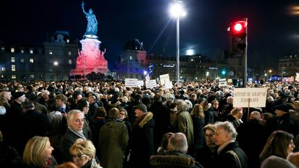 Des manifestants contre l'antisémitisme, rassemblés place de la République à Paris le 19 février 2019. (MICHEL STOUPAK / NURPHOTO / AFP)