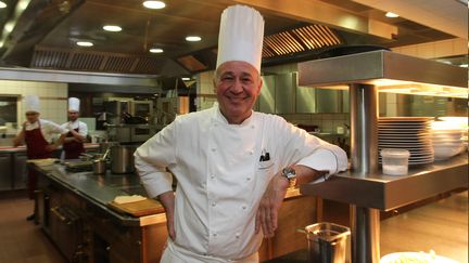 Le chef Marc Haeberlin dans son restaurant trois étoiles L'Auberge de l'Ill, à Illhaeusern (Haut-Rhin), an avril 2015 (JEAN-FRANÇOIS FREY / MAXPPP)