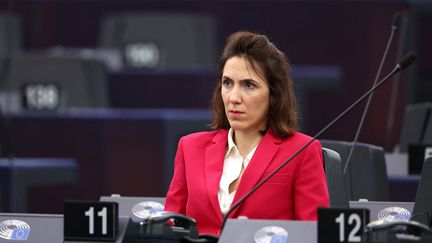 Valérie Hayer, eurodéputée et tête de liste du groupe Renaissance aux élections européennes, assiste à un débat au Parlement européen à Strasbourg (Bas-Rhin), le 12 mars 2024. (FREDERICK FLORIN / AFP)