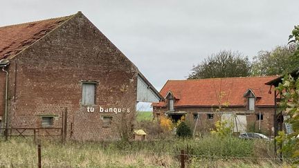 La maison d'un brocanteur à Bullecourt (Pas-de-Calais) où un agent du fisc a été tué le 21 novembre 2022. (FRANCE TELEVISIONS)