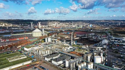 L'usine de Lubrizol dans la zone industrielle de Rouen, le 9 décembre 2019. (LOU BENOIST / AFP)