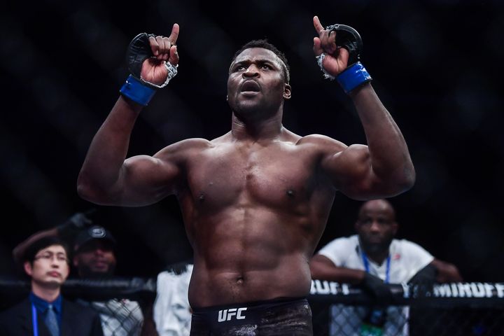 Le lutteur camerounais de MMA Francis Ngannou, alias "The Predator" (le prédateur), à Pékin (en Chine) le 24 novembre 2018 (AFP - CHEN BO / IMAGINECHINA)