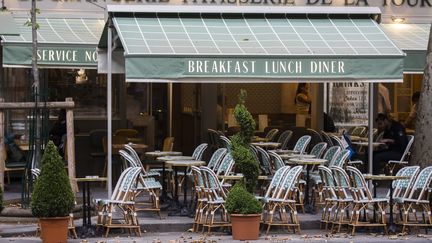 Une terrasse de café à Paris, le 31 juillet 2020. (MAXPPP)