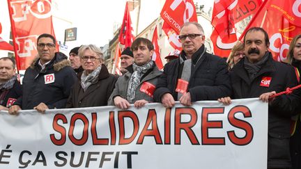 Jean-Claude Mailly, secrétaire général de FO, et Philippe Martinez, son homologue de la CGT, le 26 janvier 2016 à Paris. (NICOLAS KOVARIK / MAXPPP)