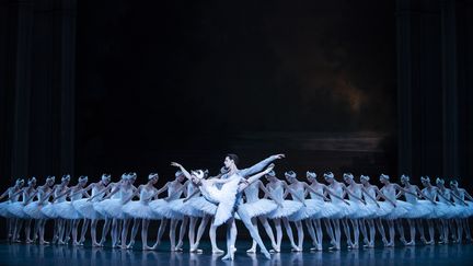 "Le Lac des cygnes" à l'Opéra de Paris (JULIEN BENHAMOU)