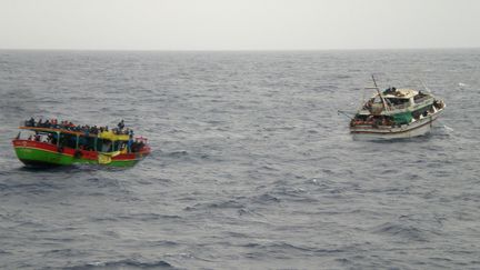 Un navire de la marine italienne le 20 mai 2014 pr&egrave;s de la Sicile. (MARINA MILITARE ITALIANA / AFP)