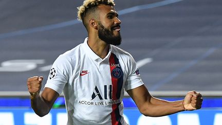 L'attaquant camerounais du Paris Saint-Germain, Eric Maxim Choupo-Moting, célèbre son but lors des quarts de finale de la Ligue des champions entre l'Atalanta et le Paris Saint-Germain au stade Luz de Lisbonne le 12 août 2020.
 (DAVID RAMOS / POOL)