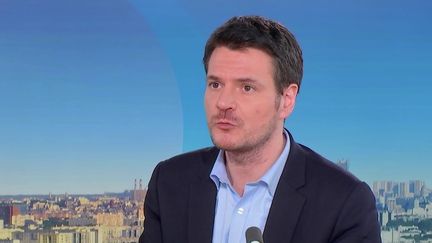 Benjamin Morel, politologue et constitutionnaliste, maître de conférences à l'Université Paris II, est l'invité du 11/13 info de franceinfo, lundi 21 octobre. (franceinfo)