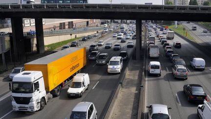 Selon un étude publiée le 11 avril 2019 dans "The Lancet Planetary Health",&nbsp;Paris se situe à la 21e place, avec des villes où les cas d'asthme d'enfants sont les plus dûs à la pollution routière. (SERGE ATTAL / ONLY FRANCE / AFP)